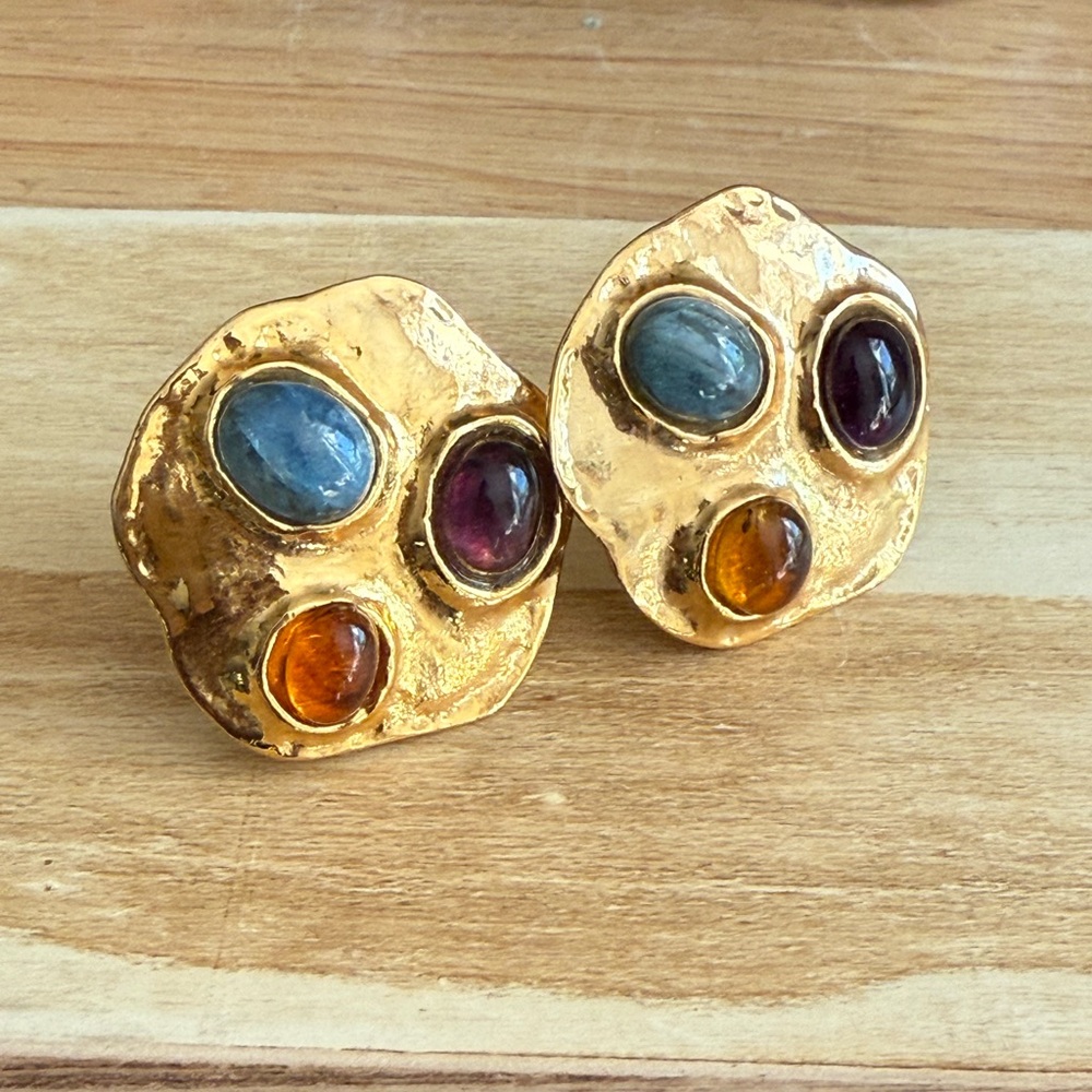 SOLD‼️Francesca Romana Vintage Signed Hammered Gold Clip-On Earrings Cabochon - Picture 2 of 14